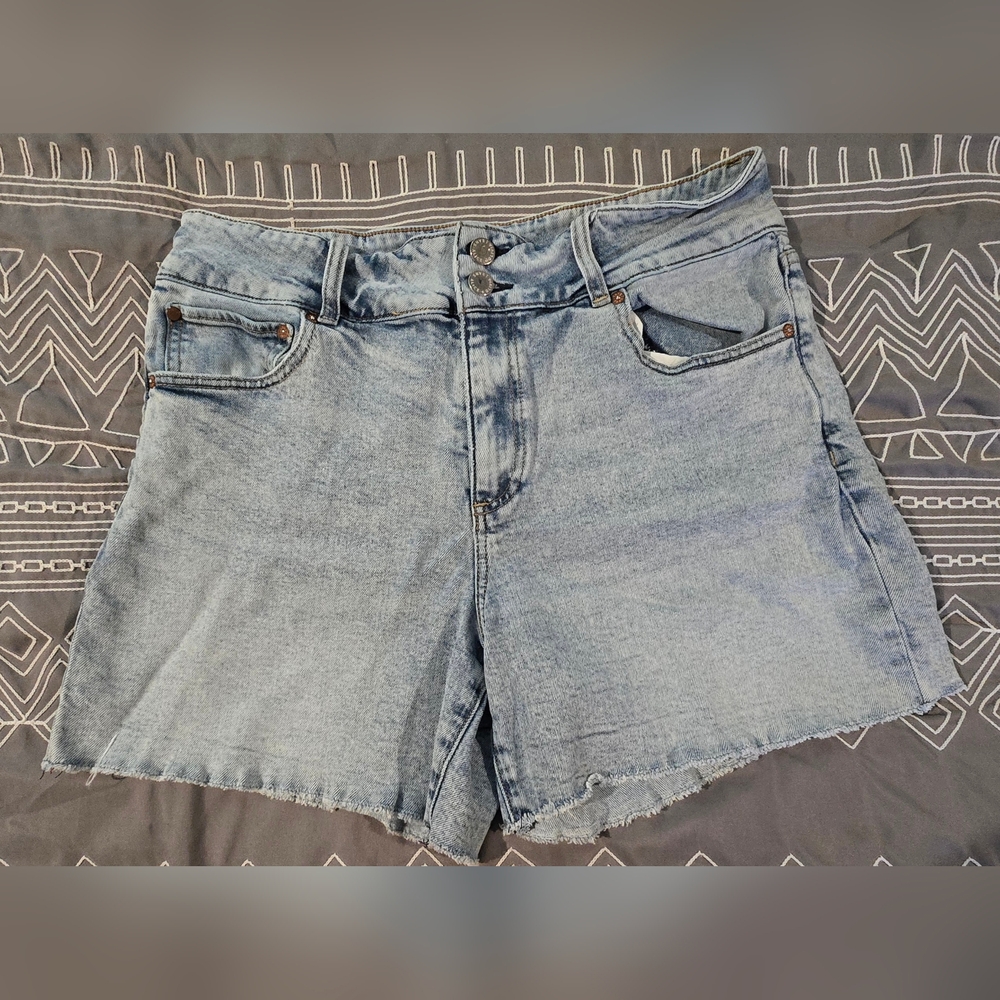 Alice + Olivia High Waisted Denim Shorts Size 32